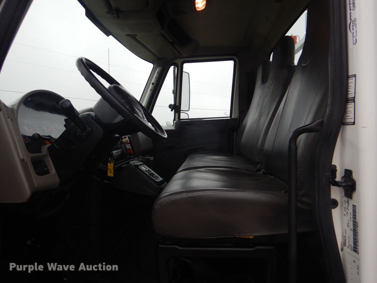 image for item GM9205 2011 International 4300  digger derrick truck