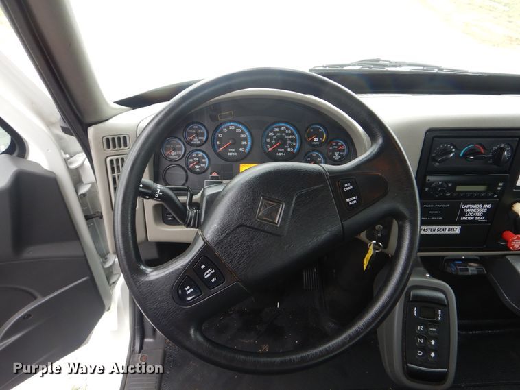 image for item GM9205 2011 International 4300  digger derrick truck