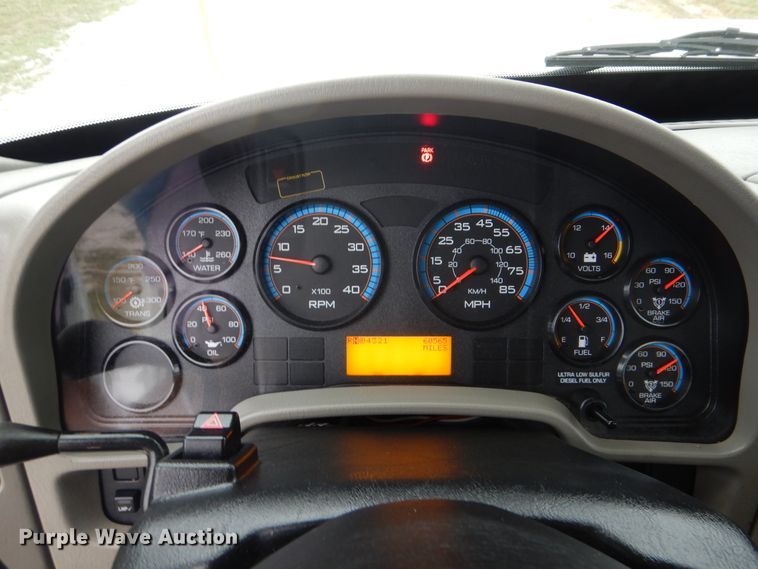 image for item GM9205 2011 International 4300  digger derrick truck