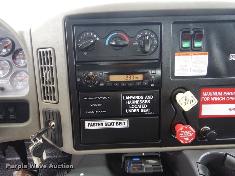 image for item GM9205 2011 International 4300  digger derrick truck