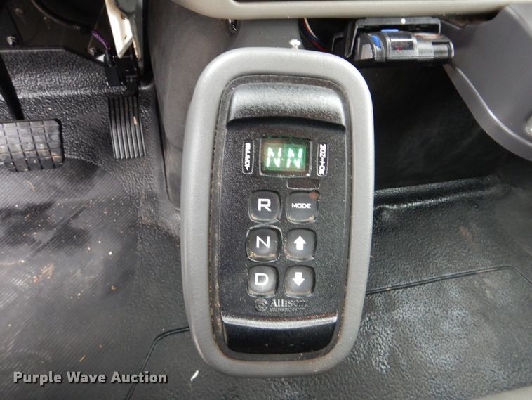 image for item GM9205 2011 International 4300  digger derrick truck