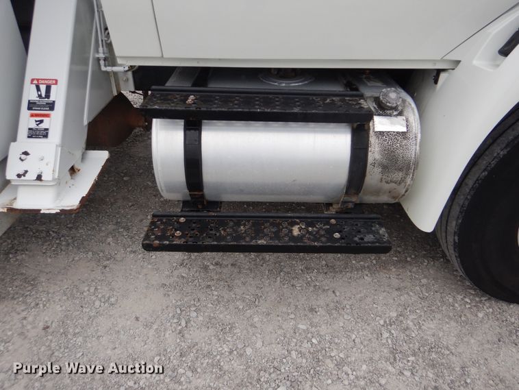 image for item GM9205 2011 International 4300  digger derrick truck