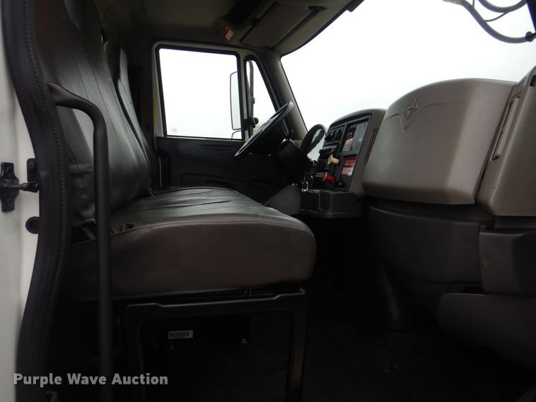 image for item GM9205 2011 International 4300  digger derrick truck