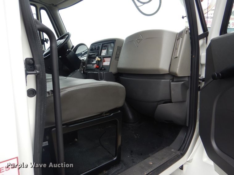 image for item GM9205 2011 International 4300  digger derrick truck