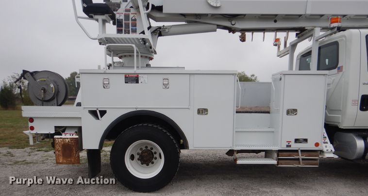 image for item GM9205 2011 International 4300  digger derrick truck