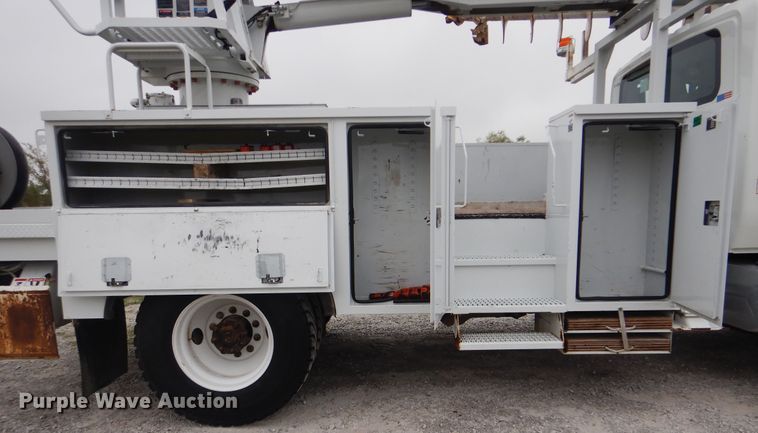 image for item GM9205 2011 International 4300  digger derrick truck