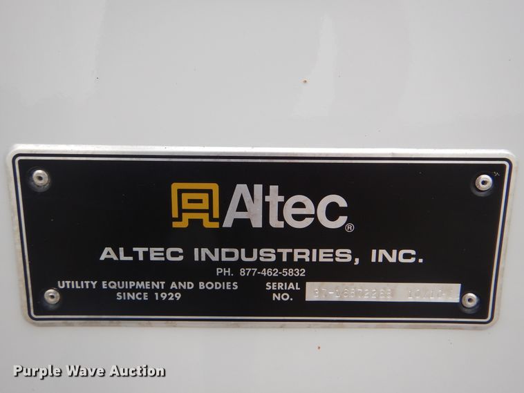 image for item GM9205 2011 International 4300  digger derrick truck