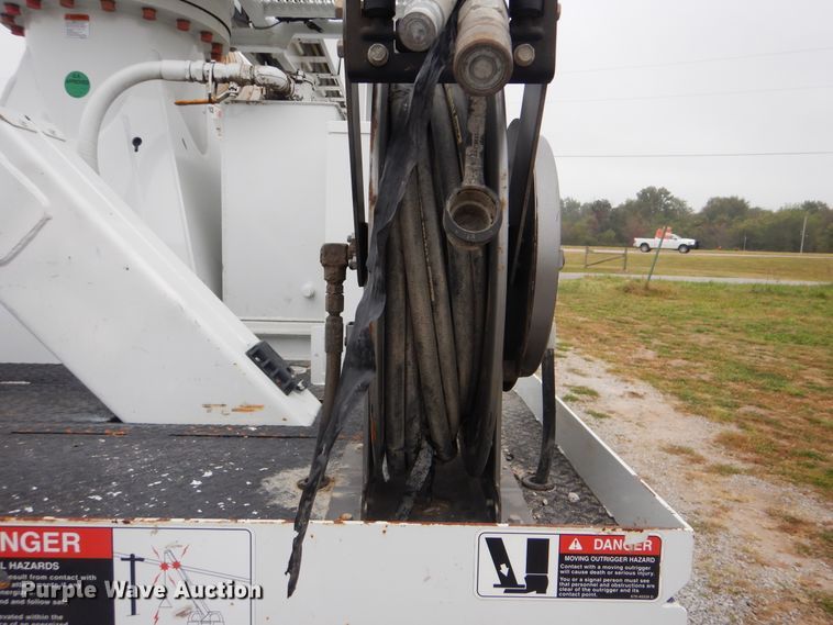 image for item GM9205 2011 International 4300  digger derrick truck