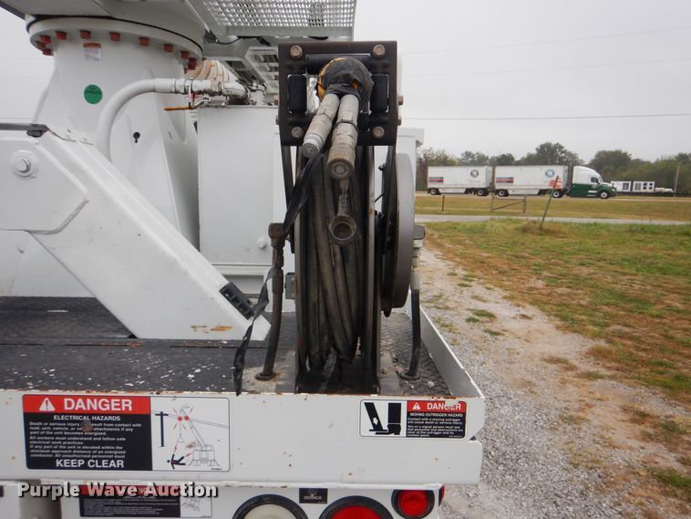 image for item GM9205 2011 International 4300  digger derrick truck