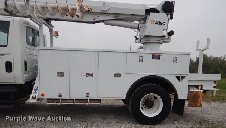 image for item GM9205 2011 International 4300  digger derrick truck