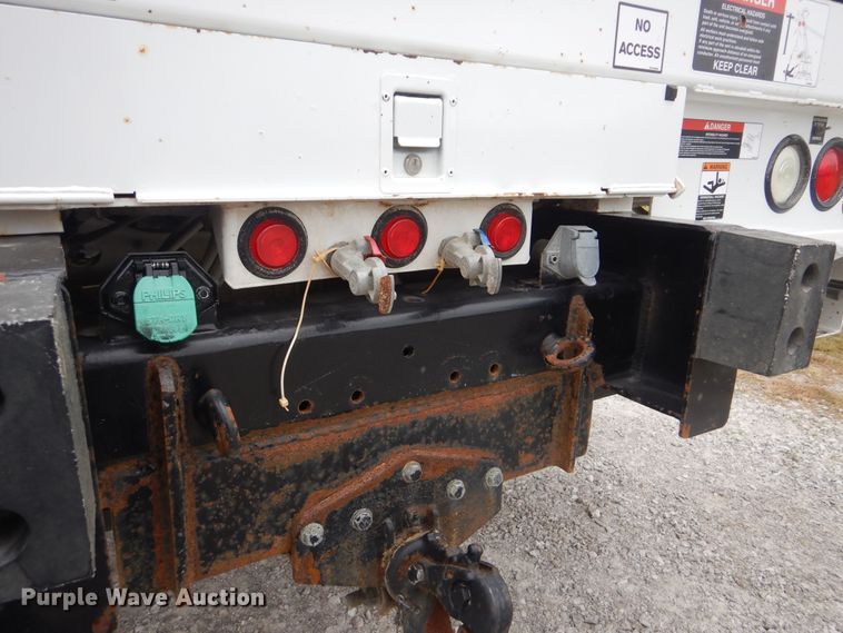 image for item GM9205 2011 International 4300  digger derrick truck