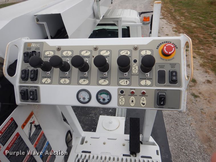 image for item GM9205 2011 International 4300  digger derrick truck