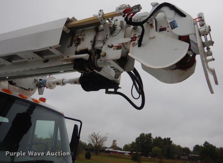 image for item GM9205 2011 International 4300  digger derrick truck