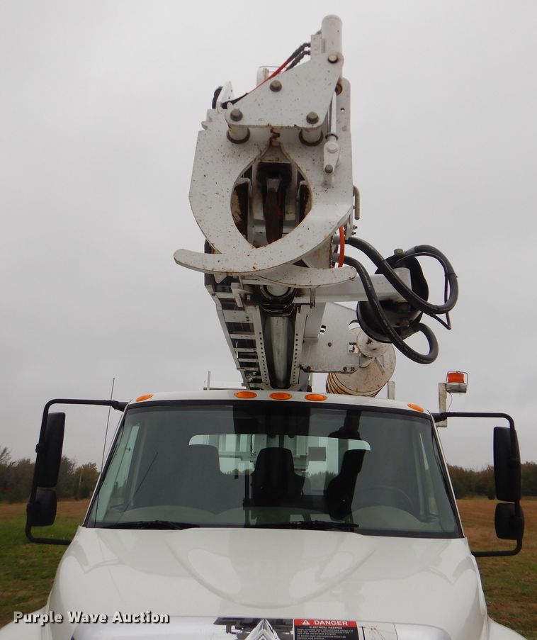 image for item GM9205 2011 International 4300  digger derrick truck