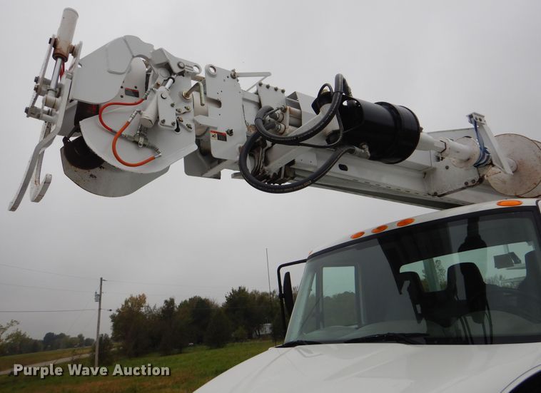 image for item GM9205 2011 International 4300  digger derrick truck
