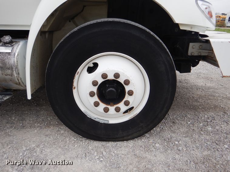 image for item GM9205 2011 International 4300  digger derrick truck