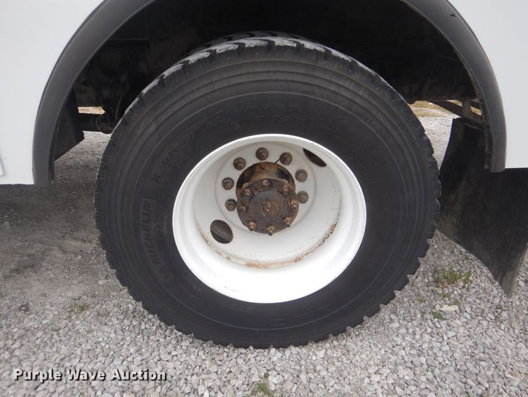 image for item GM9205 2011 International 4300  digger derrick truck