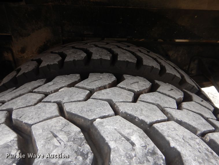 image for item GM9205 2011 International 4300  digger derrick truck