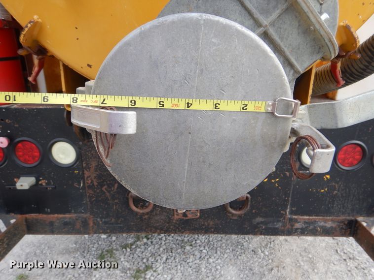 image for item GM9214 2012 Ford F550 Super Duty  vacuum truck