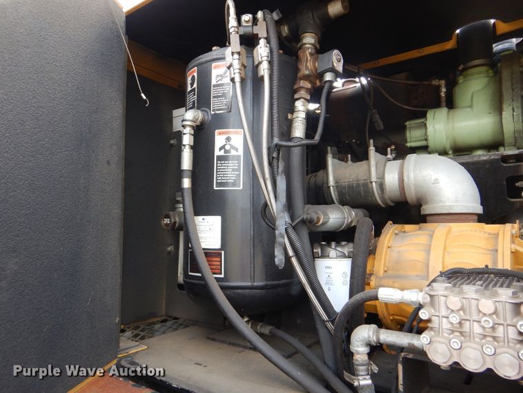 image for item GM9214 2012 Ford F550 Super Duty  vacuum truck