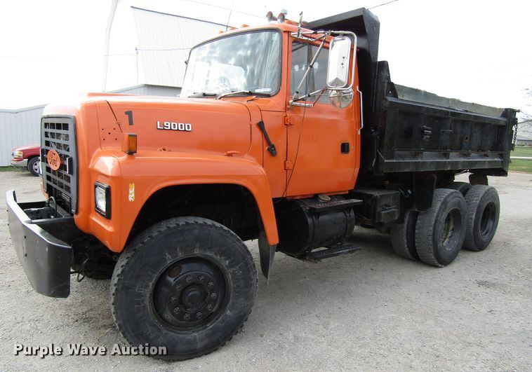 image for item GQ9190 1994 Ford LT9000  dump truck
