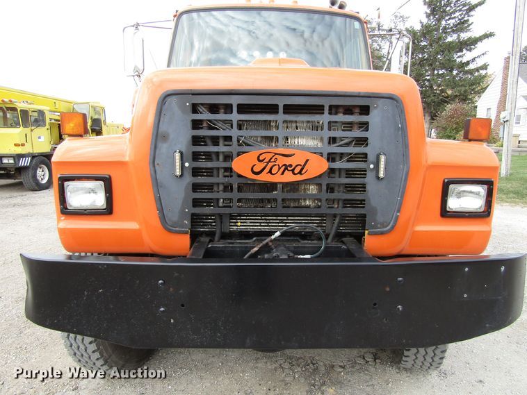 image for item GQ9190 1994 Ford LT9000  dump truck