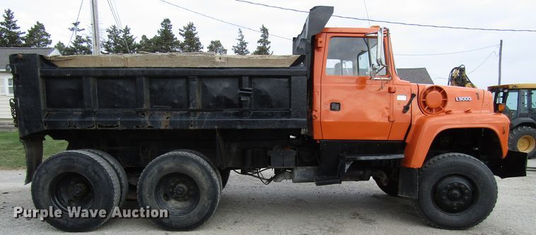 image for item GQ9190 1994 Ford LT9000  dump truck