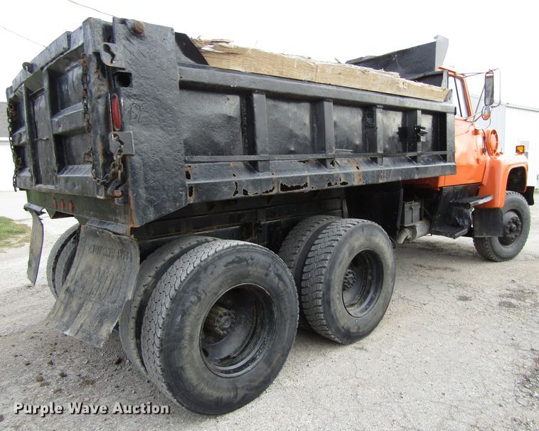 image for item GQ9190 1994 Ford LT9000  dump truck