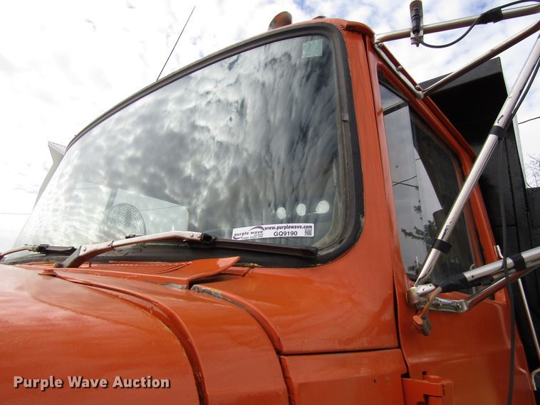image for item GQ9190 1994 Ford LT9000  dump truck
