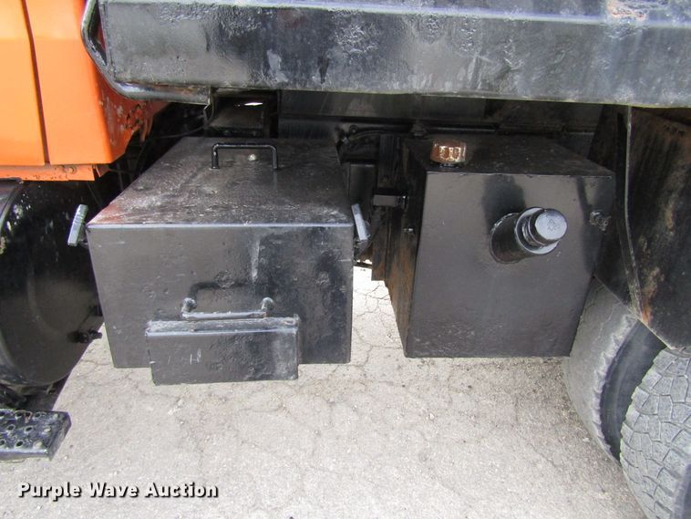 image for item GQ9190 1994 Ford LT9000  dump truck