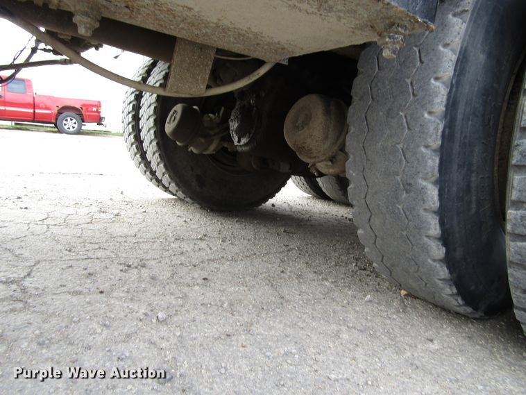 image for item GQ9190 1994 Ford LT9000  dump truck