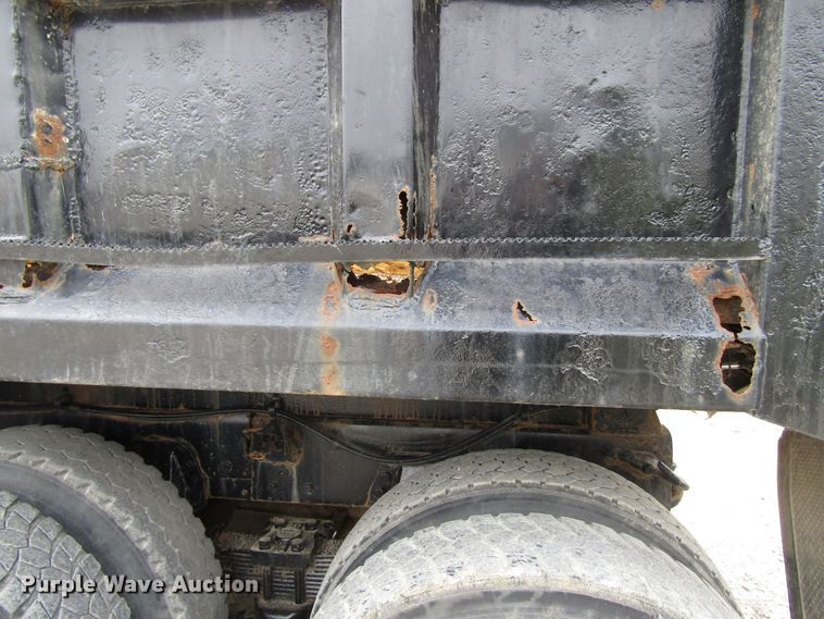 image for item GQ9190 1994 Ford LT9000  dump truck