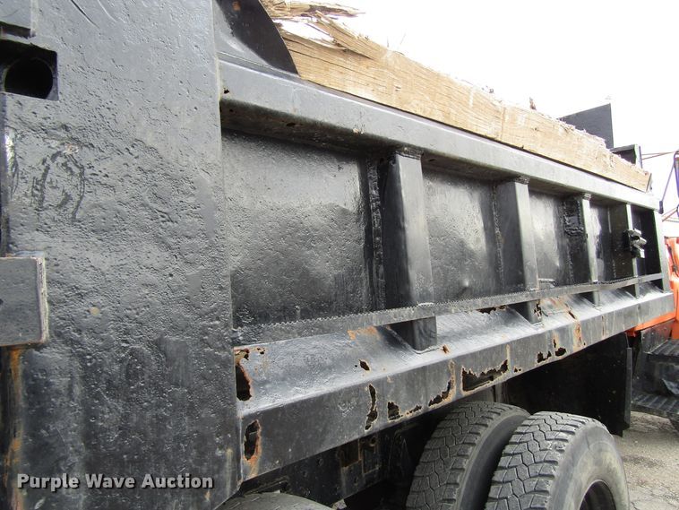 image for item GQ9190 1994 Ford LT9000  dump truck