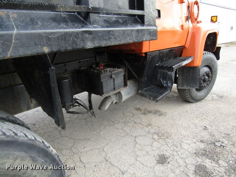 image for item GQ9190 1994 Ford LT9000  dump truck
