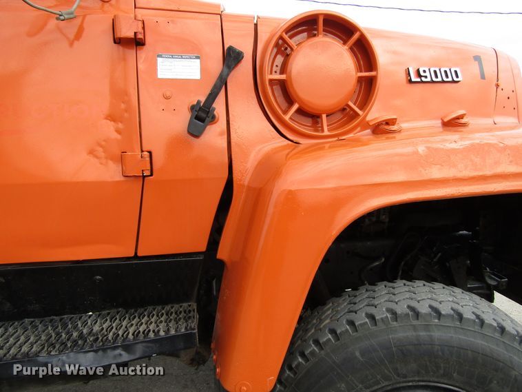 image for item GQ9190 1994 Ford LT9000  dump truck