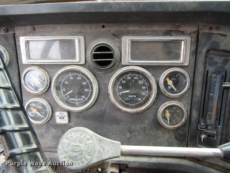 image for item GQ9190 1994 Ford LT9000  dump truck