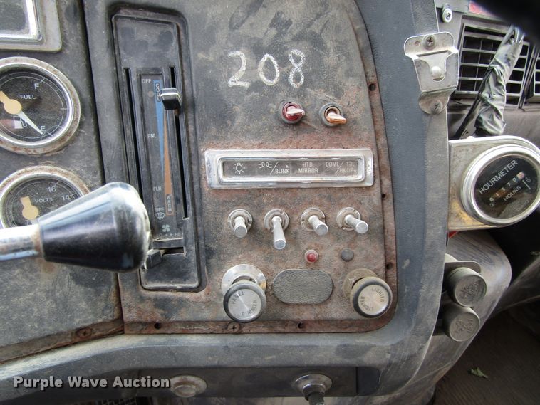 image for item GQ9190 1994 Ford LT9000  dump truck