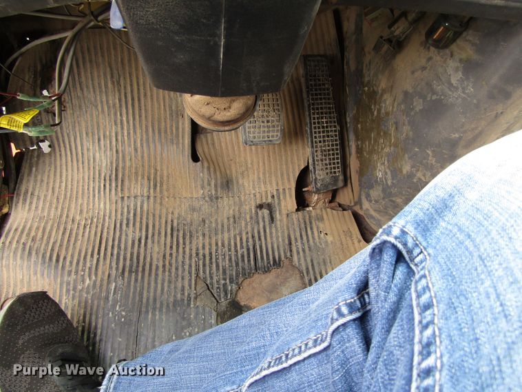 image for item GQ9190 1994 Ford LT9000  dump truck