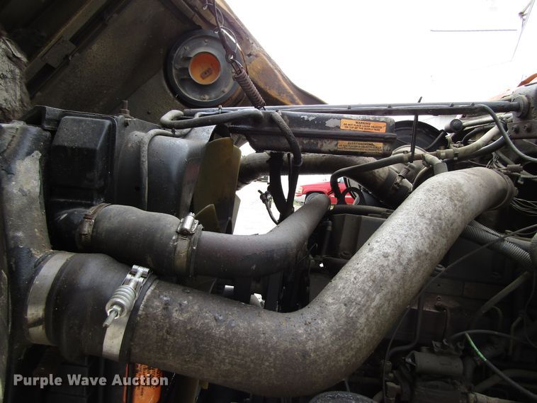 image for item GQ9190 1994 Ford LT9000  dump truck