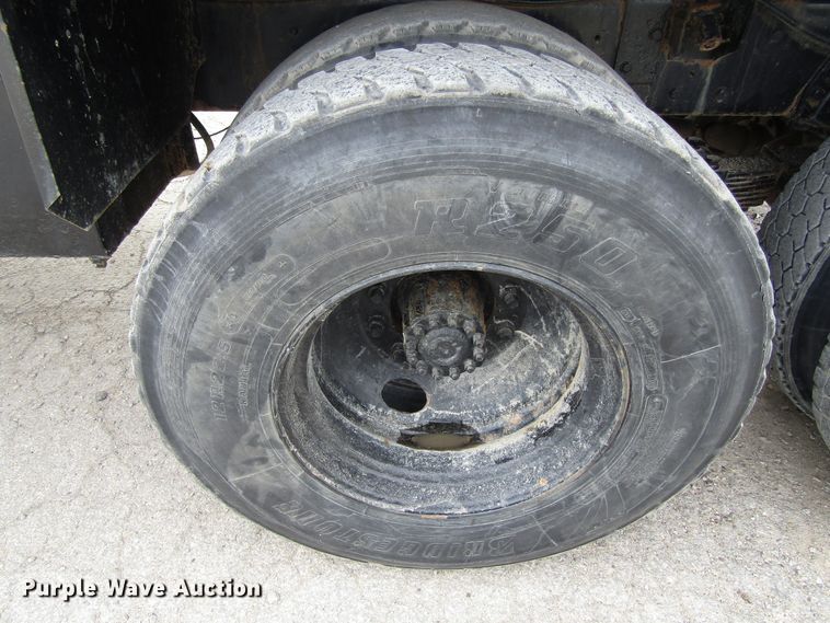 image for item GQ9190 1994 Ford LT9000  dump truck