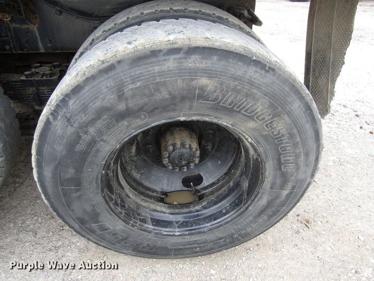 image for item GQ9190 1994 Ford LT9000  dump truck