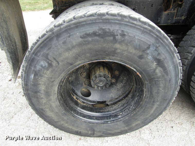 image for item GQ9190 1994 Ford LT9000  dump truck