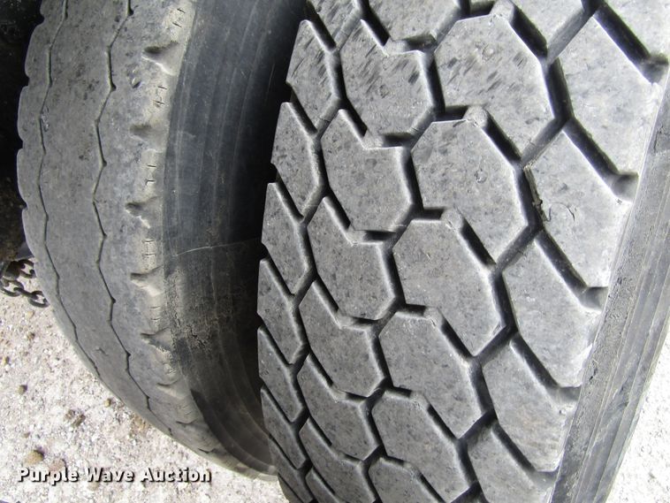 image for item GQ9190 1994 Ford LT9000  dump truck