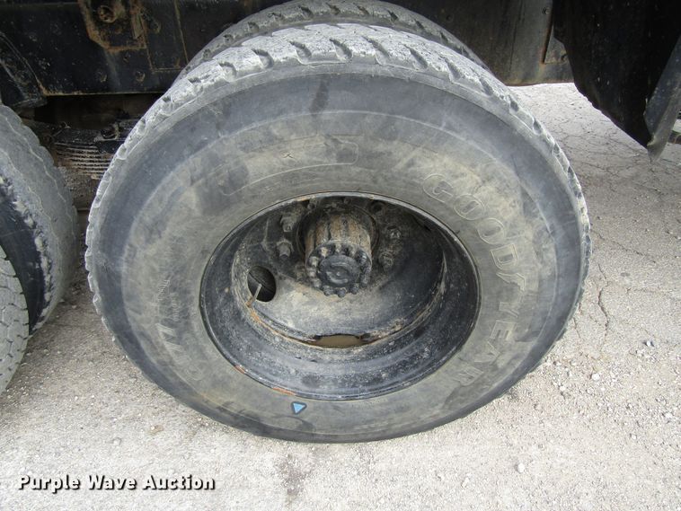 image for item GQ9190 1994 Ford LT9000  dump truck