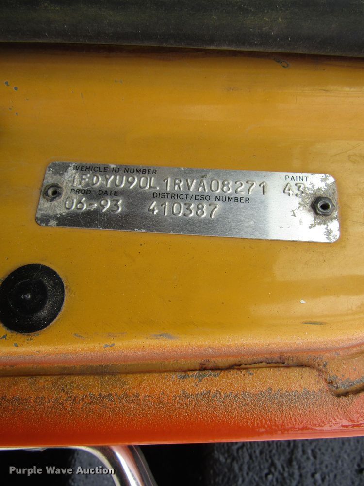 image for item GQ9190 1994 Ford LT9000  dump truck