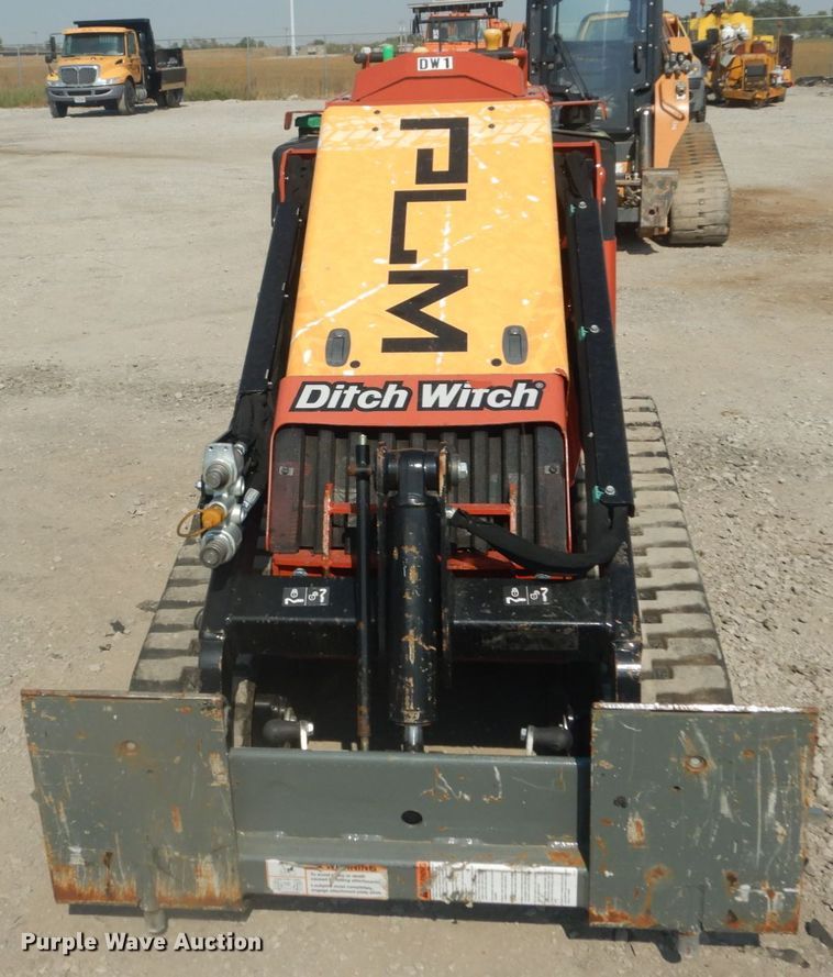 image for item GR9948 2017 Ditch Witch SK800  compact utility loader