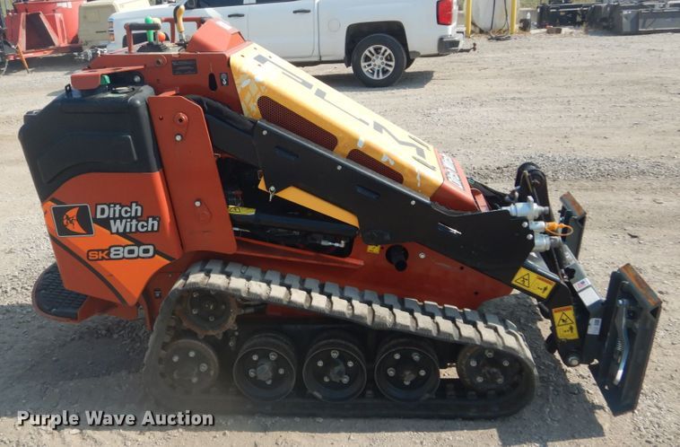 image for item GR9948 2017 Ditch Witch SK800  compact utility loader