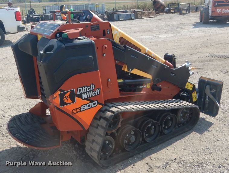 image for item GR9948 2017 Ditch Witch SK800  compact utility loader