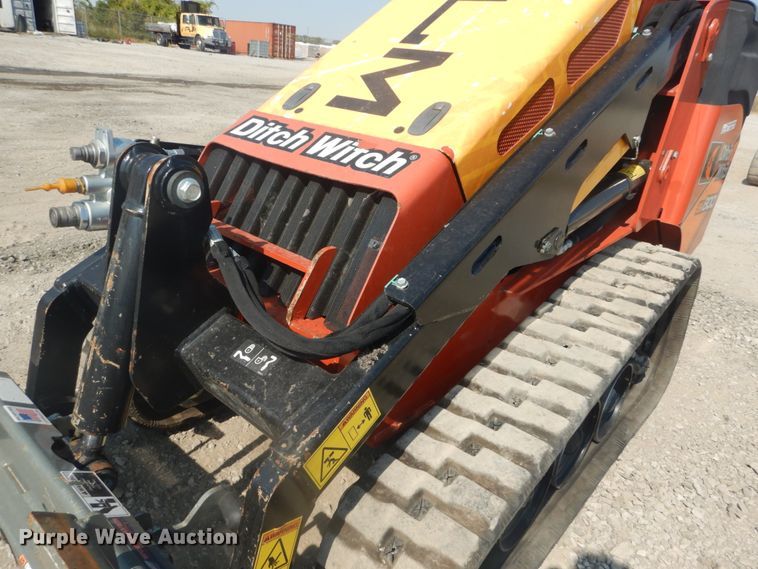 image for item GR9948 2017 Ditch Witch SK800  compact utility loader