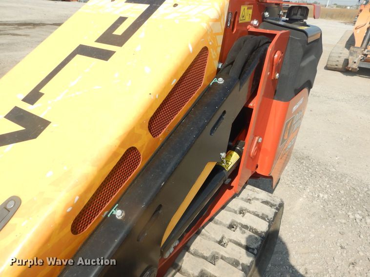 image for item GR9948 2017 Ditch Witch SK800  compact utility loader